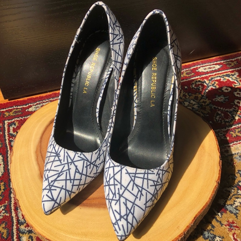 Blue Pattern White Pumps - image 2